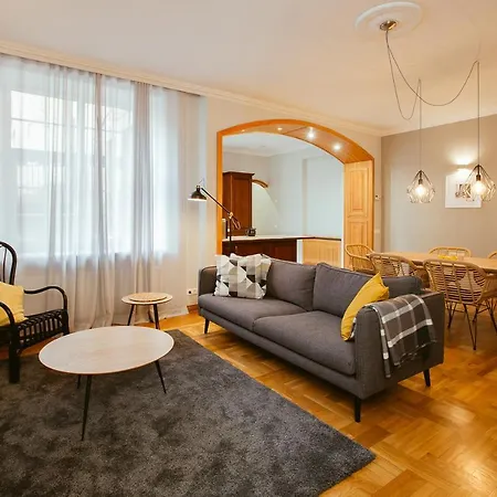 Spacious With Two Bathrooms