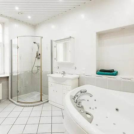 Spacious With Two Bathrooms * Riga