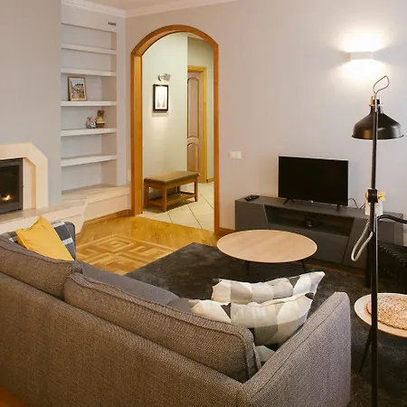 Apartment Spacious With Two Bathrooms *