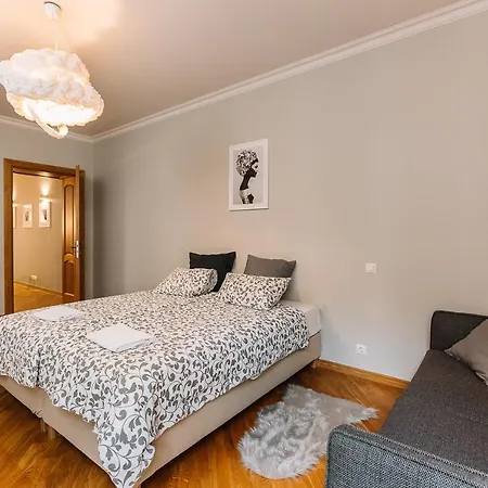 Spacious With Two Bathrooms *