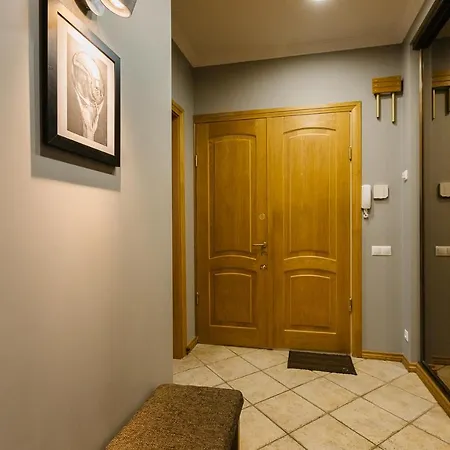 Spacious With Two Bathrooms דירה