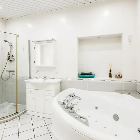 Spacious With Two Bathrooms