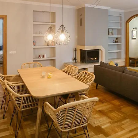 Spacious With Two Bathrooms דירה ריגה